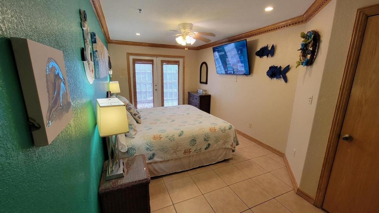 Cozy 2 Bedroom With Big Pool - Campeche Triplex Unit C Home South Padre Island Esterno foto