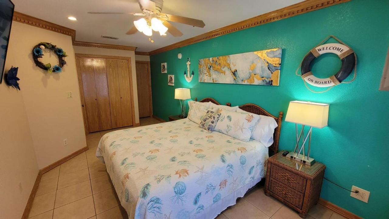 Cozy 2 Bedroom With Big Pool - Campeche Triplex Unit C Home South Padre Island Esterno foto