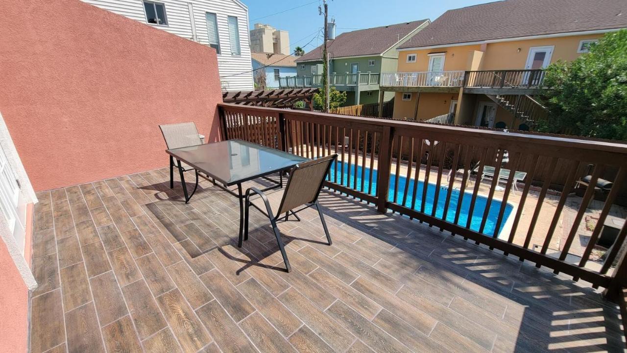 Cozy 2 Bedroom With Big Pool - Campeche Triplex Unit C Home South Padre Island Esterno foto